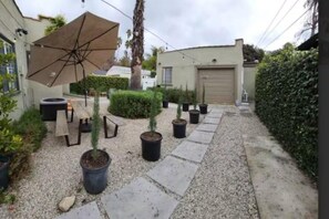 Outdoor dining - Amazing Studio in Pasadena! (Pasadena)
