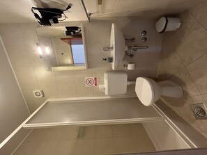Shower, hair dryer, towels, soap - Serene Studio apartment with AC in charming Lumbarda (Lumbarda)