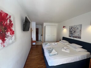 1 bedroom, desk, iron/ironing board, free WiFi - Serene Studio apartment with AC in charming Lumbarda (Lumbarda)