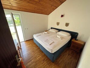 1 bedroom, iron/ironing board, WiFi, bed sheets - Enjoyable 1-bedroom apartment with AC in charming Lumbarda (Lumbarda)