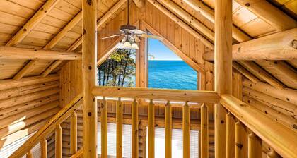 Charming cabin only feet from Lake Superior