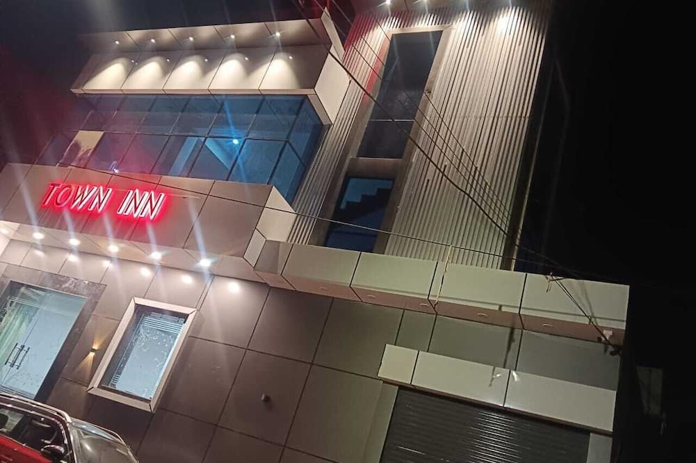 Hotel Town Inn Near Railway Station - Karab