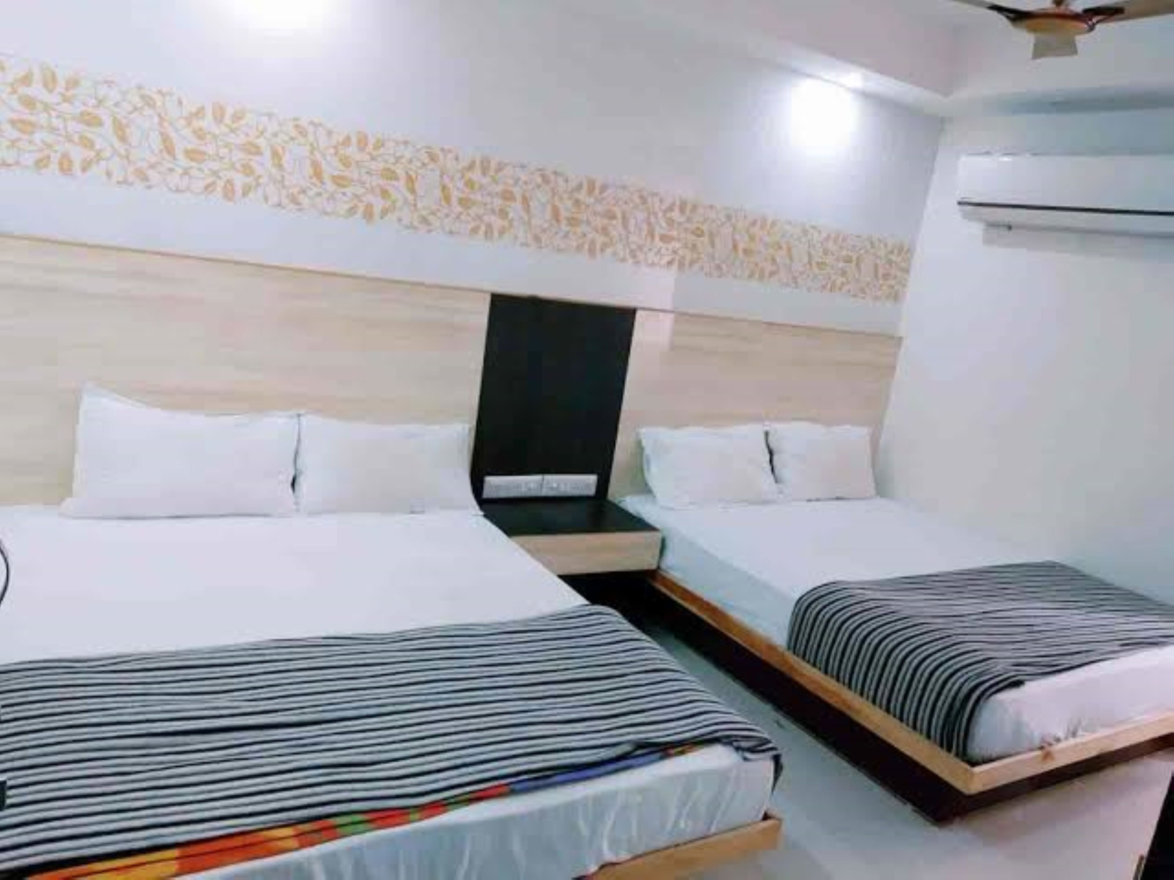 Business Quadruple Room, City View | Free WiFi