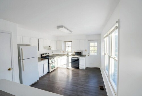 Spacious & Cozy 4 Bedroom House