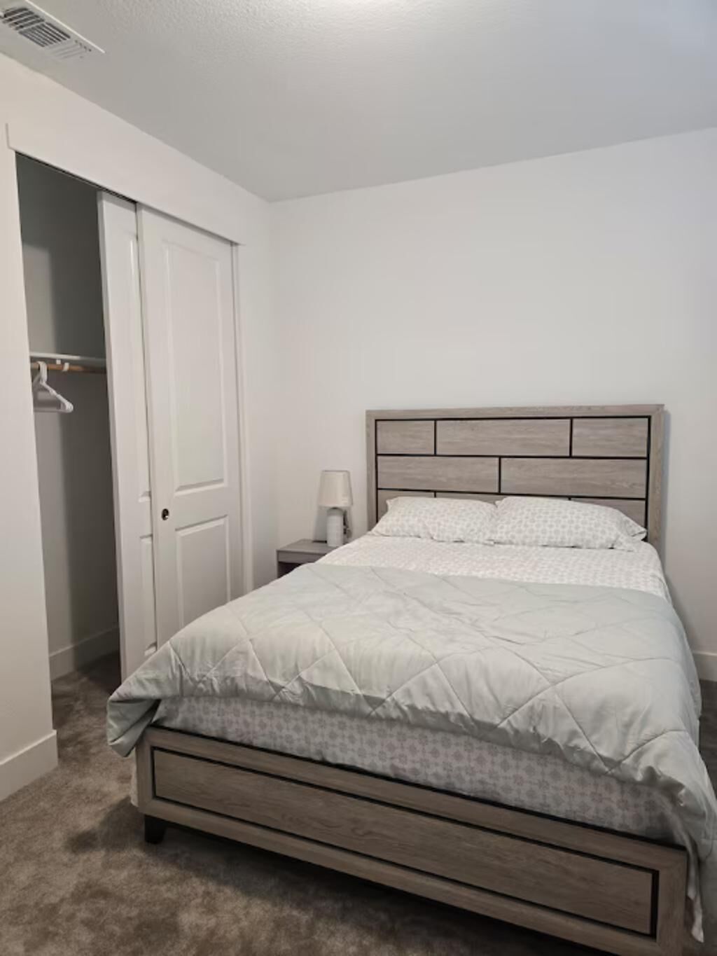 Iron/ironing board, Internet, bed sheets