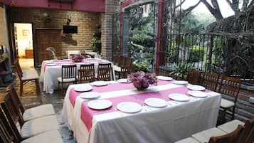 Standard Double Room | Outdoor dining