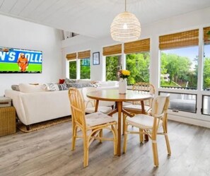 Interior - Margaritaville Lakefront 3BD/3BA/Dock/Grill/Firepit-8PP (Osage Beach)