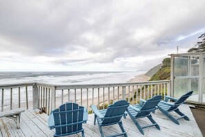Property grounds - Ocean + Beach + Hot Tub | Nelscott Anchor House (Lincoln City)