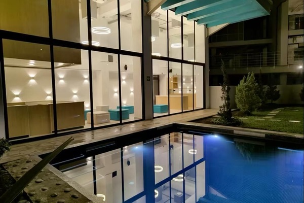 Piscina all'aperto, una piscina riscaldata