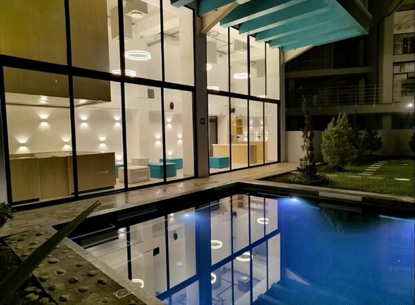 Outdoor pool, a heated pool