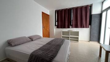 Tabla de planchar con plancha y internet