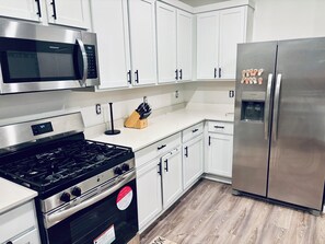 Mikrobølgeovn, ovn, kogeplade, opvaskemaskine