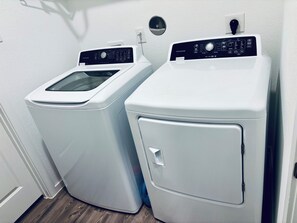 Interior - Fabulous 2-bedrooms private rooms upstairs with Game Room Access in a prime area (Richmond)