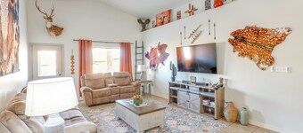 Fire Pit, Pets Welcome: Home 4 Mi to Dtwn Carlsbad