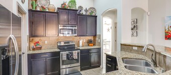 Fire Pit, Pets Welcome: Home 4 Mi to Dtwn Carlsbad