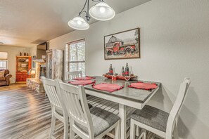 Dining - Ruidoso Retreat Near Alto Lake, Biking & Golf! (Ruidoso)