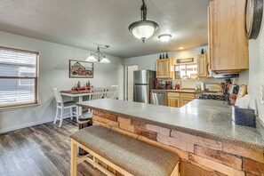 Fridge, microwave, stovetop, dishwasher - Ruidoso Retreat Near Alto Lake, Biking & Golf! (Ruidoso)