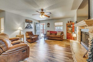 TV, fireplace - Ruidoso Retreat Near Alto Lake, Biking & Golf! (Ruidoso)