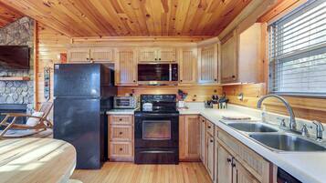 Réfrigérateur, micro-ondes, plaque de cuisson, lave-vaisselle