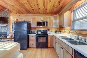 Refrigerador, microondas, placa de cocina, lavavajillas