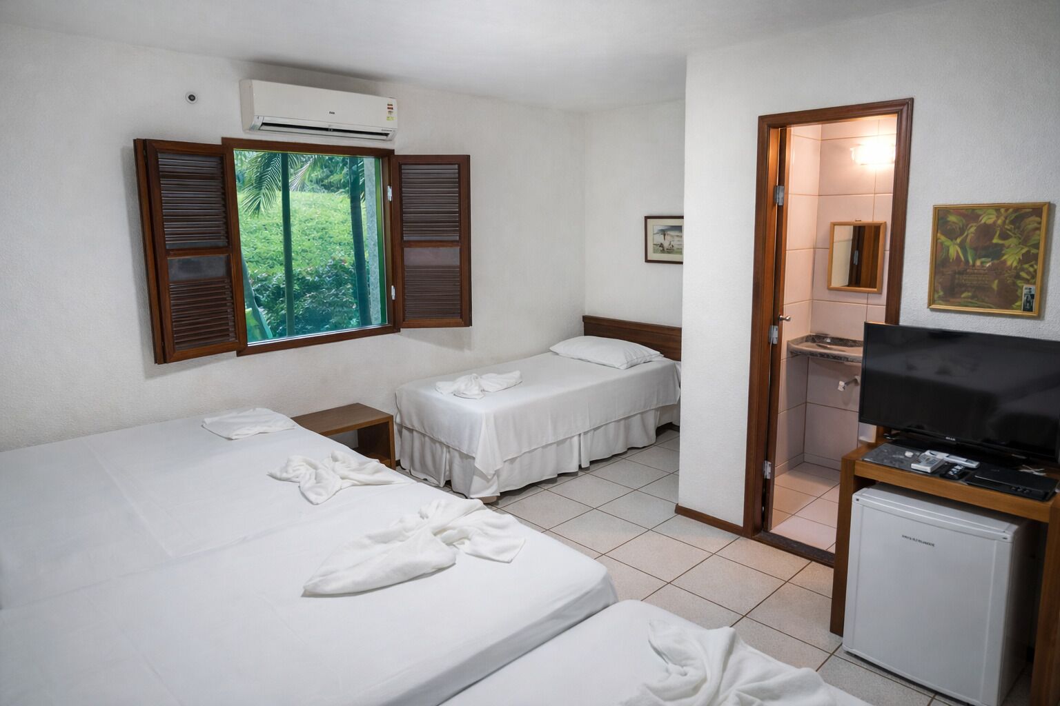 Free WiFi, bed sheets