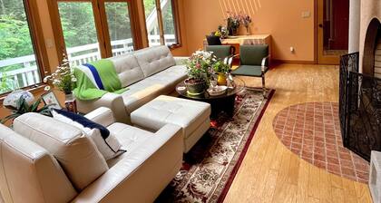 Elegant 3 Bedroom Modern Peaceful Home with Pool in CT