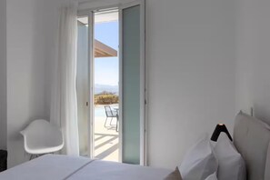 4 bedrooms, iron/ironing board, WiFi, bed sheets - Eliesia II (Santa maria)