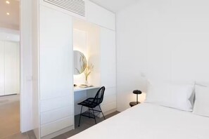 4 bedrooms, iron/ironing board, WiFi, bed sheets - Eliesia II (Santa maria)