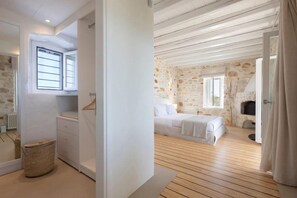 7 bedrooms, iron/ironing board, WiFi - Villa Caelia (Santa Maria)