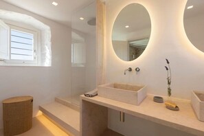 Shower, hair dryer, soap - Villa Caelia (Santa Maria)