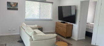 Private 2-bedroom cottage in tranquil Koah