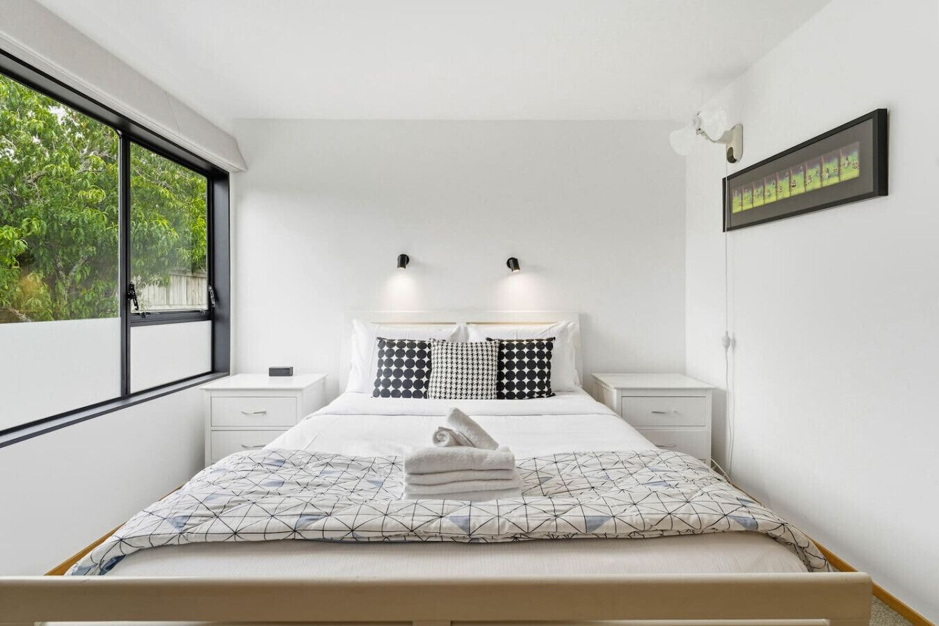 Desk, iron/ironing board, WiFi, bed sheets