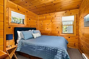 Unclassified image, 2 of 7, button - Charming cabin only feet from Lake Superior (Two Harbors)