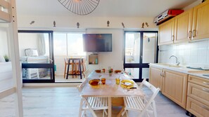 Dining - Le Studio du Large Oceanfront getaway in Saint-Hilaire-de-Riez (Saint-Hilaire-de-Riez)