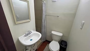 Dobbeltrom – basic | Bad | Dusj, håndklær, såpe og sjampo