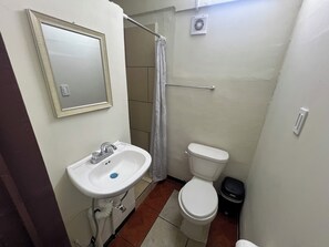 Dobbeltrom – basic | Bad | Dusj, håndklær, såpe og sjampo