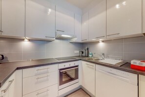 Mikrowelle, Ofen, Herdplatte, Geschirrspüler