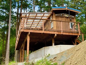 Exterior - Adorable tiny home with spectacular view and hot tub on Guemes Island Anacortes. (Anacortes)