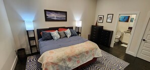 Bed sheets - 850 Sq Ft Modern Furnished Studio - Lives Like 1BR - Downtown Asheville (Asheville)
