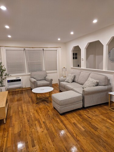 Spacious 3-bedroom apartment in lovely Brooklyn with AC