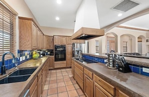 Mikrowelle, Ofen, Herdplatte, Geschirrspüler