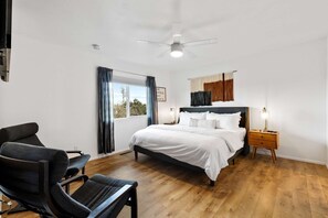 5 bedrooms, desk, iron/ironing board, travel cot - The Sanctuary at Prescott Heights • Hot Tub • Gym (Prescott)