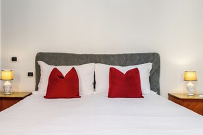 2 slaapkamers, een strijkplank/strijkijzer, gratis wifi, beddengoed