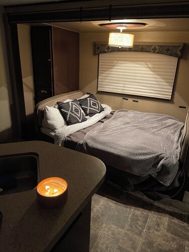 Cozy Camper Retreat In Charming Kalispell 1 Bed + Bunks Full Bath & Kitchen