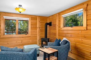 Unclassified image, 4 of 8, button - Charming cabin only feet from Lake Superior (Two Harbors)