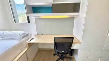 Skrivebord og wi-fi (inkludert)