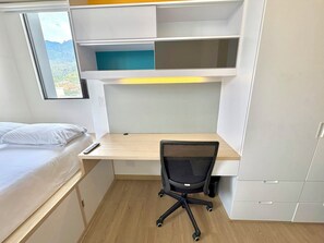 Skrivebord og wi-fi (inkludert)