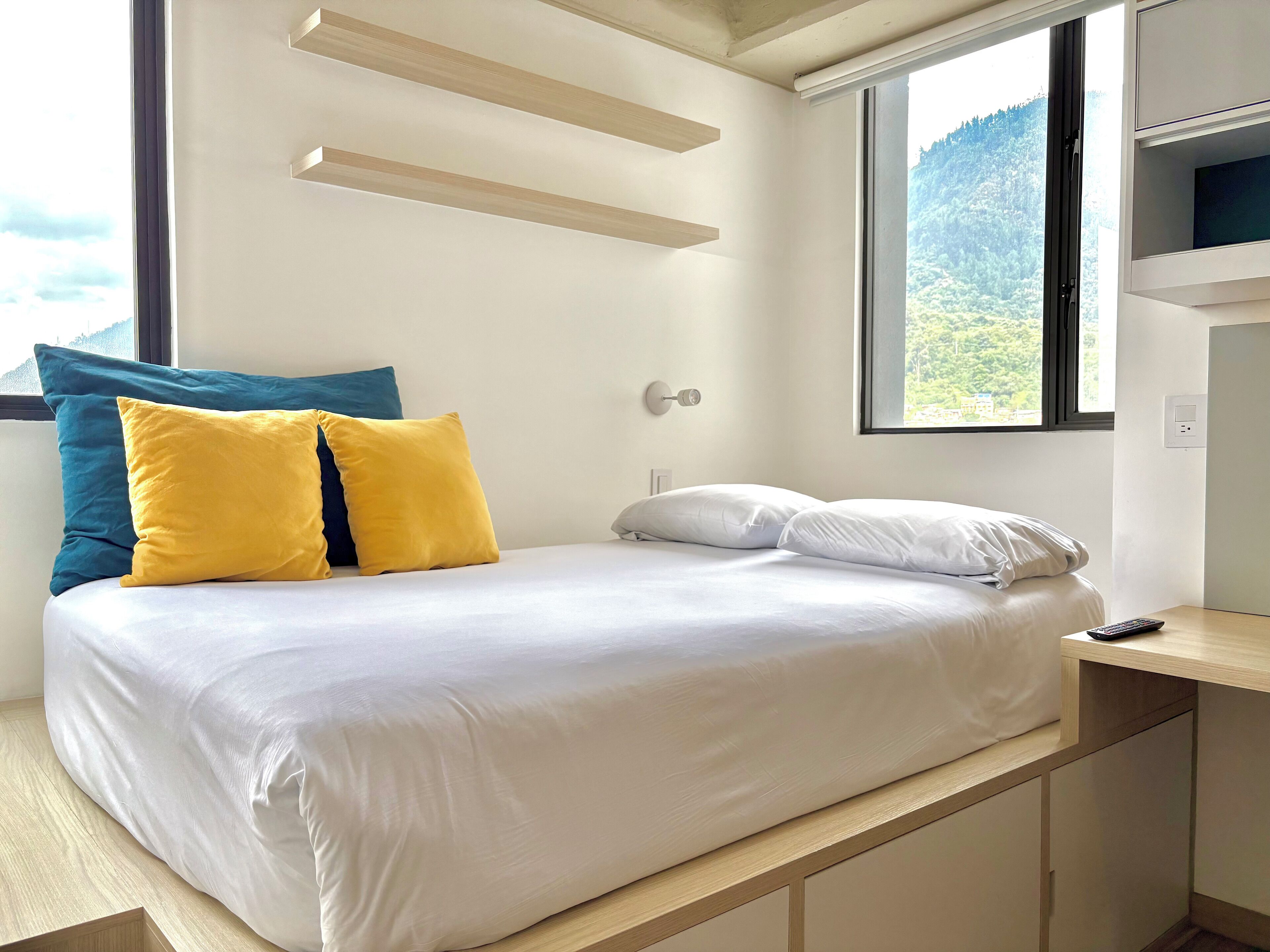 Skrivebord og wi-fi (inkludert)