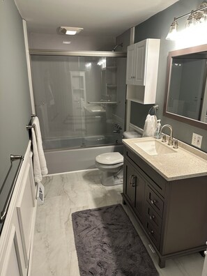 Bruser, boblebadekar, håndklæder, Sæbe