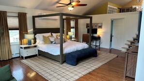 6 Schlafzimmer, Schreibtisch, Bügeleisen/Bügelbrett, Bettwäsche